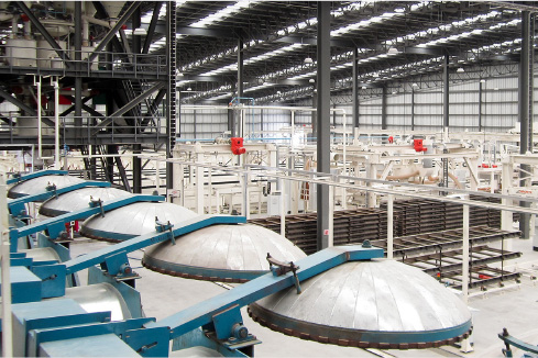 Produktionsanlage für Baustoffe mit großen Misch- und Förderanlagen